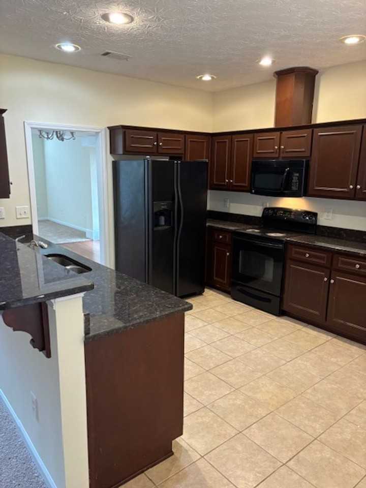 8000 Santee Ct - Photo 2 of 18