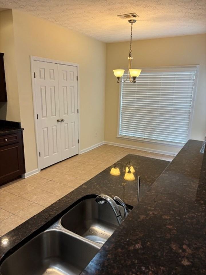 8000 Santee Ct - Photo 4 of 18