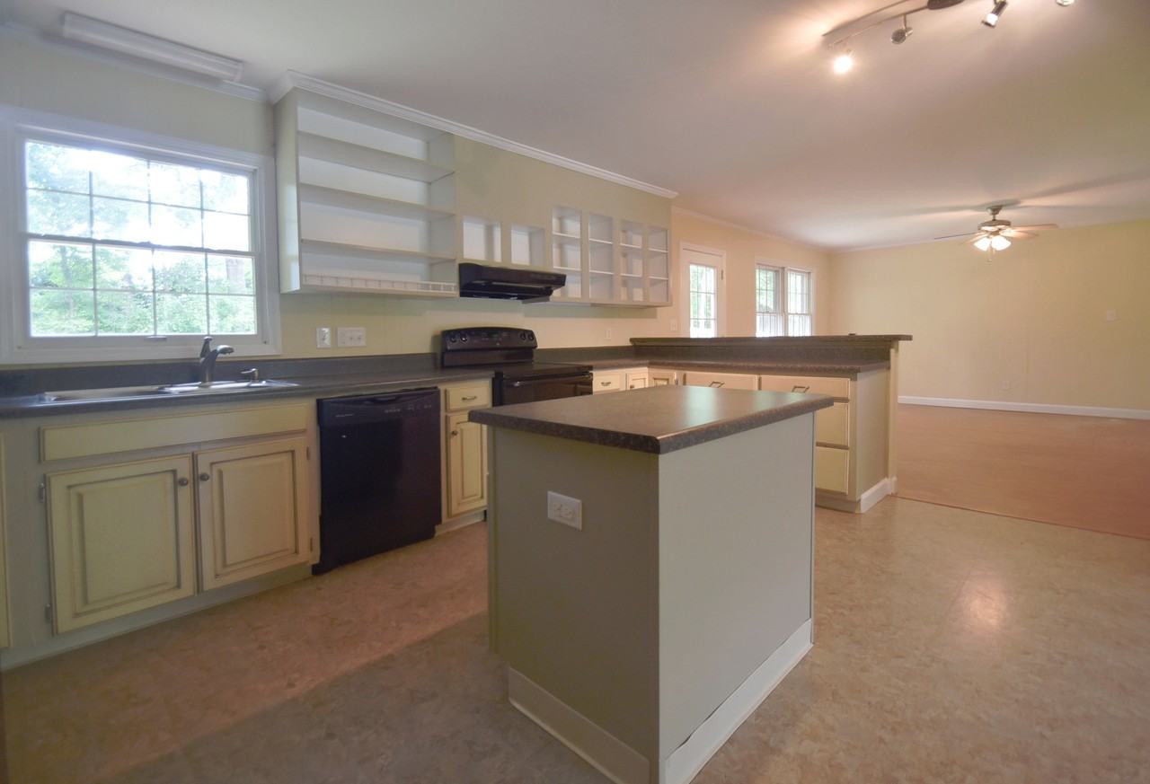 6523 Pamela St - Photo 6 of 15