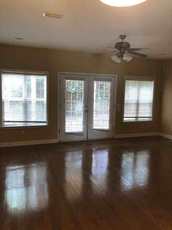 208 Eagle Lndg - Photo 3 of 16