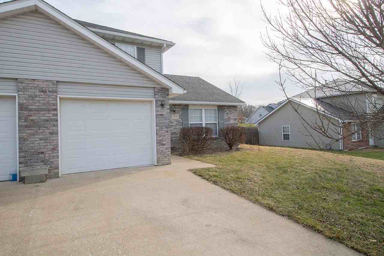 1408 Godas Dr - Photo 4 of 27