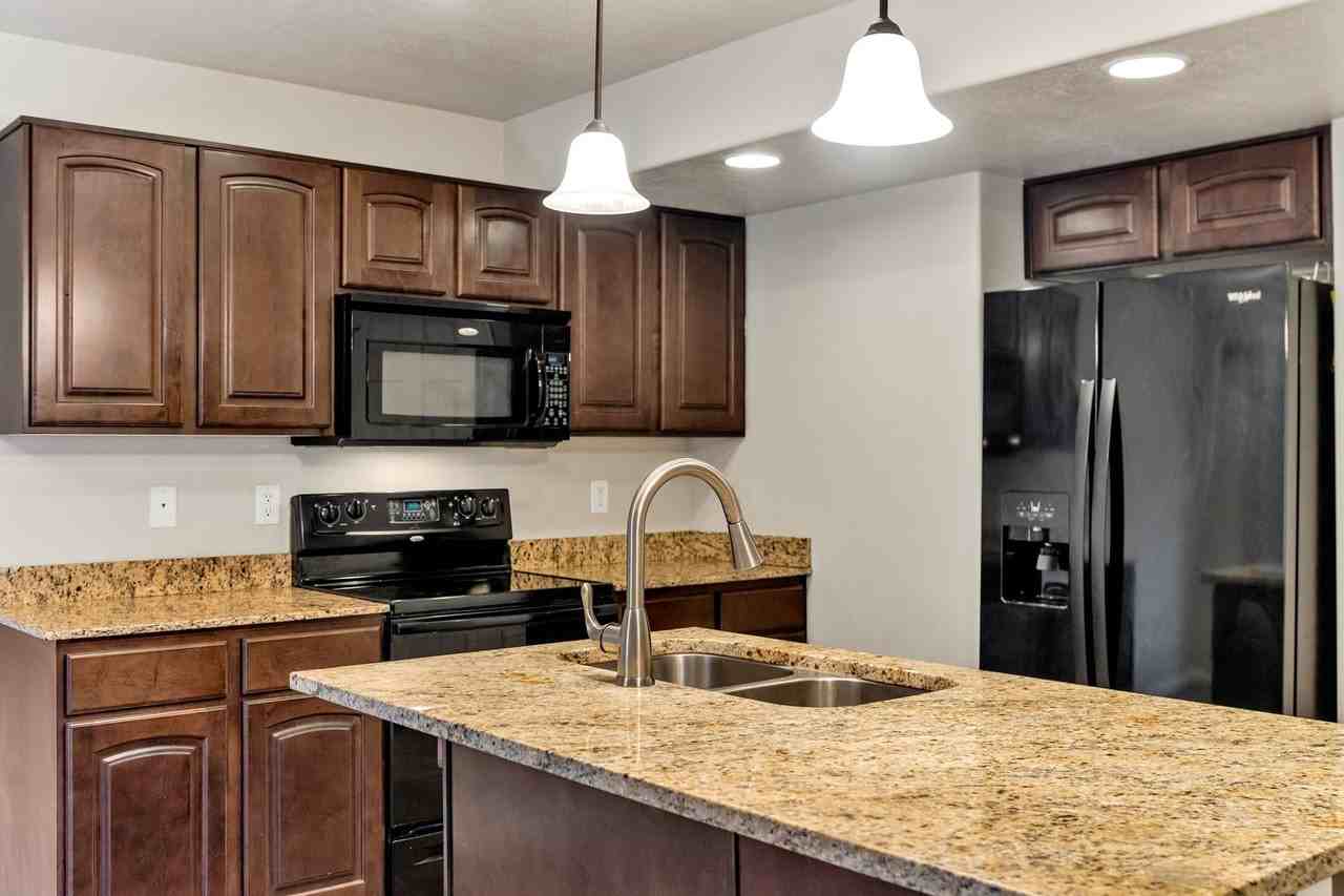 2468 S Gilmour St - Photo 4 of 15