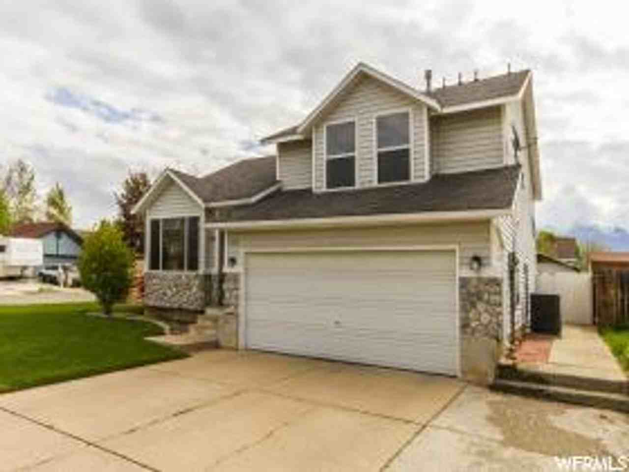 1220 N 250 W - Photo 3 of 19