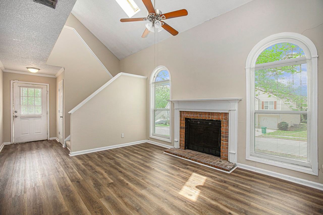 6592 Anson Ct - Photo 5 of 18