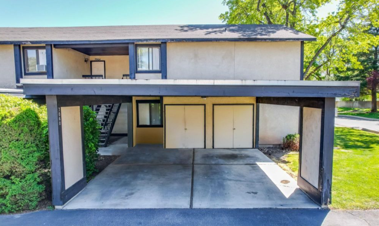 7060 W Colehaven Ln - Photo 2 of 13