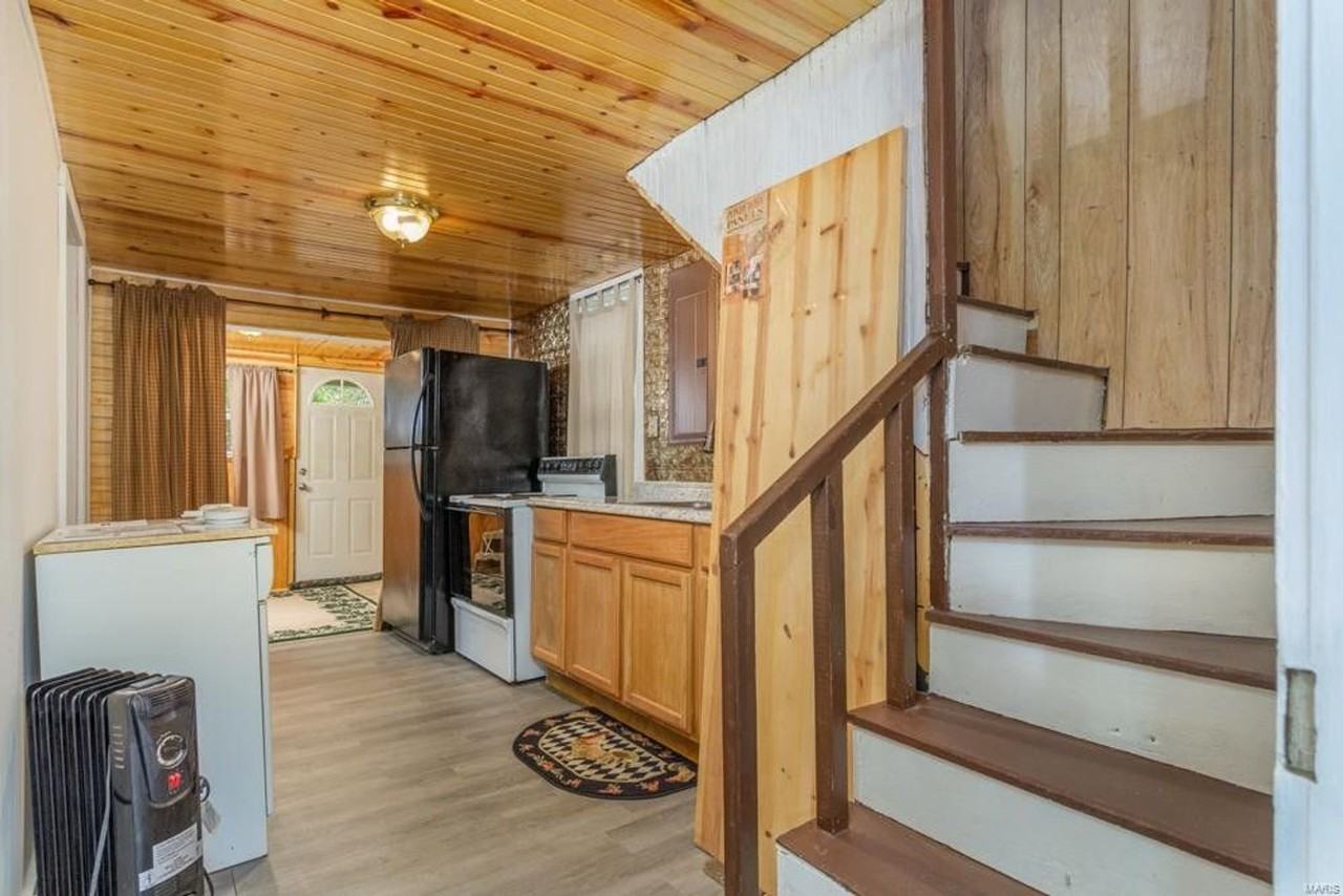 568 Catherine St - Photo 3 of 13