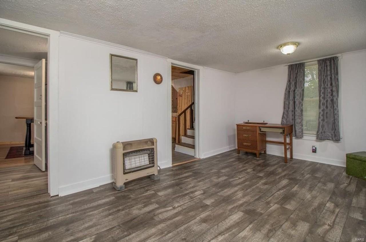 568 Catherine St - Photo 5 of 13