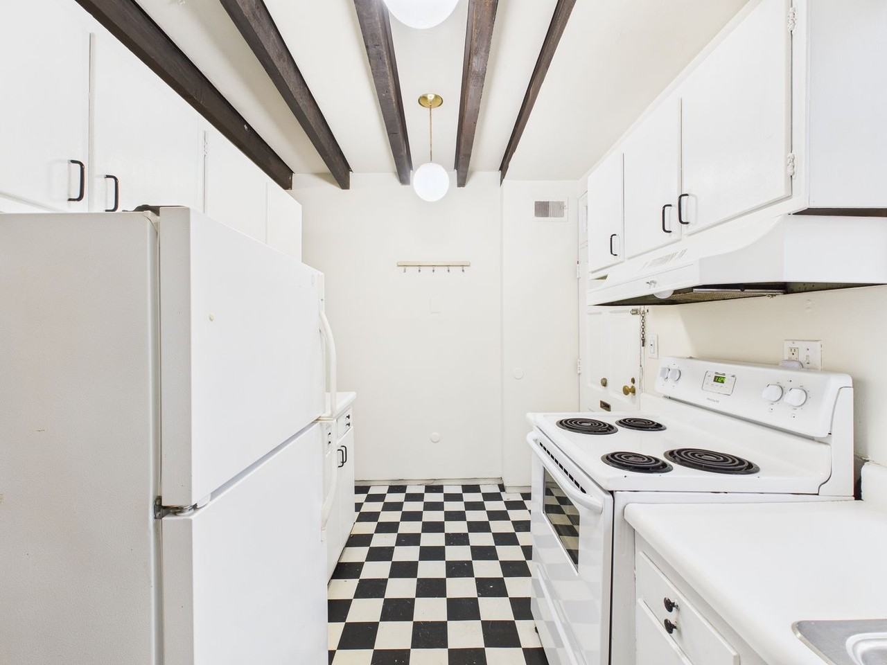 236 Spruce St - Photo 2 of 20