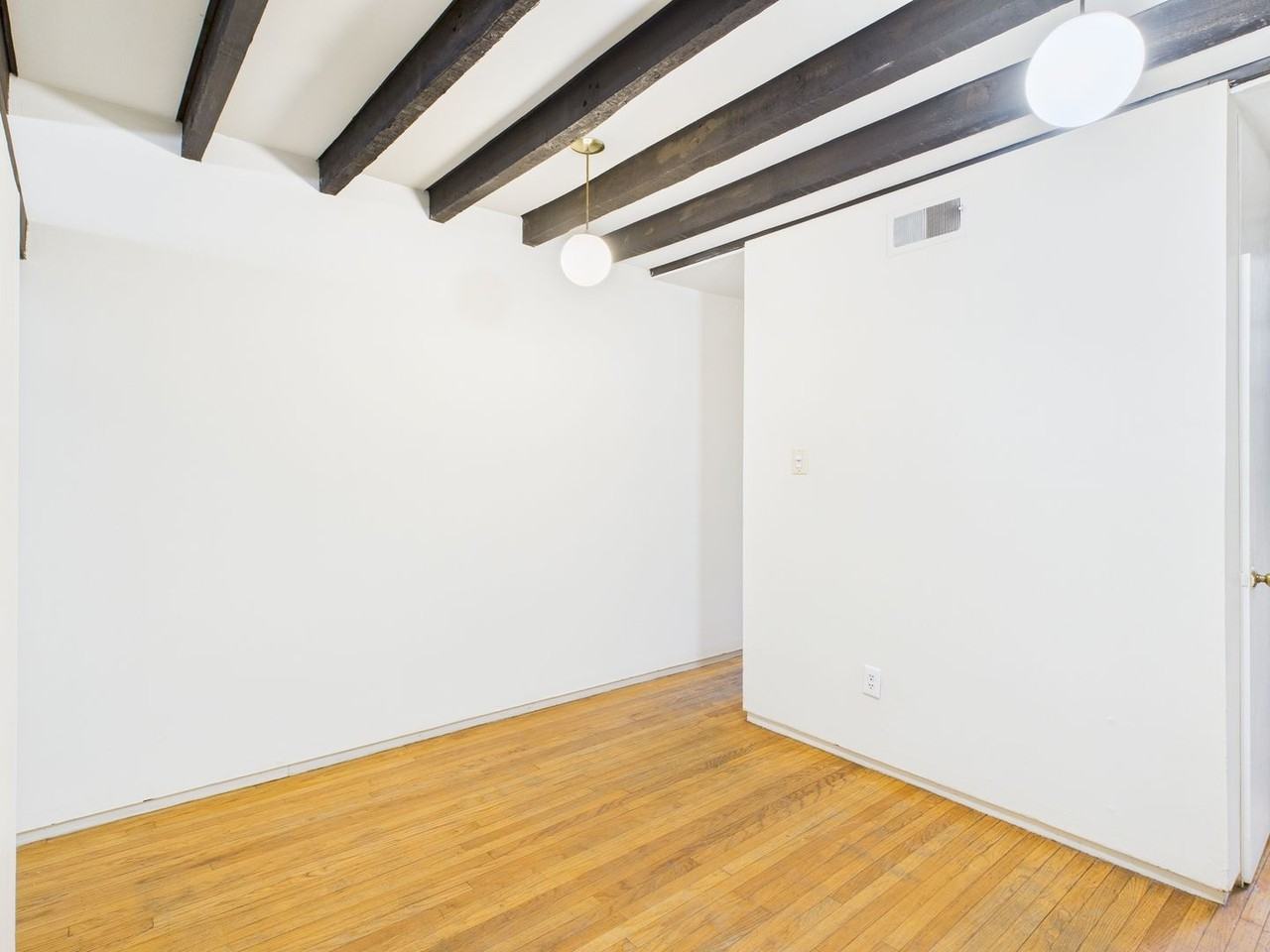 236 Spruce St - Photo 5 of 20