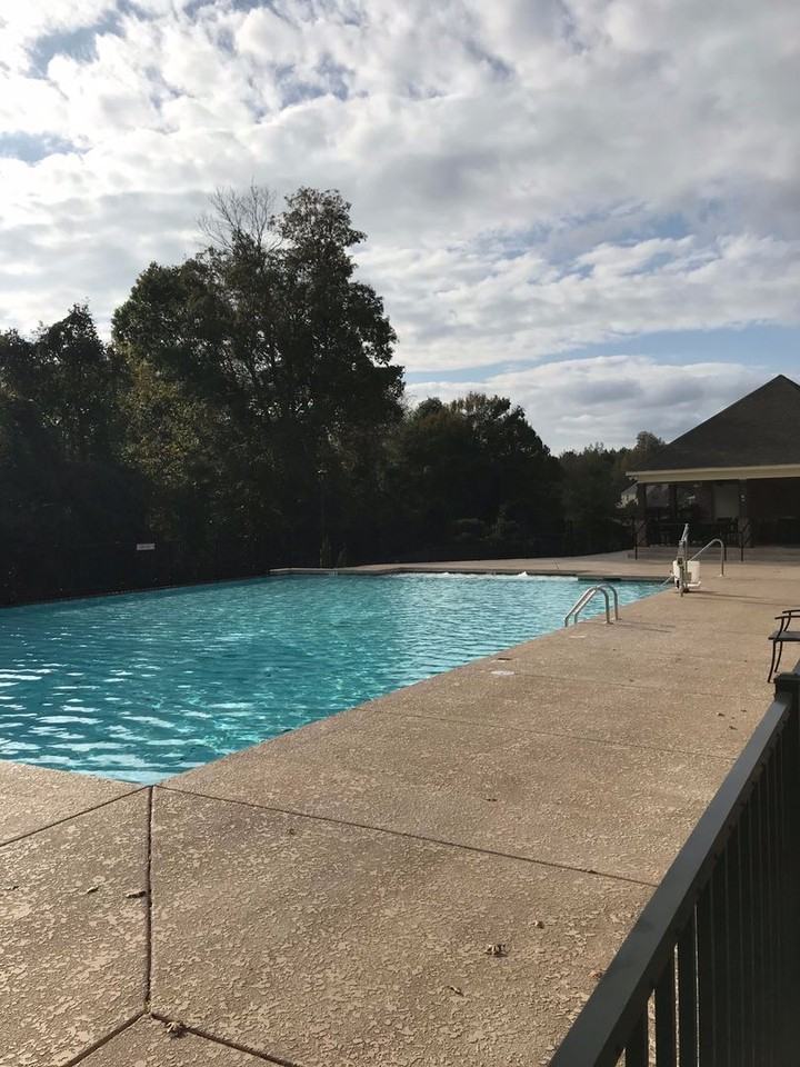 693 Banbury St - Photo 2 of 21