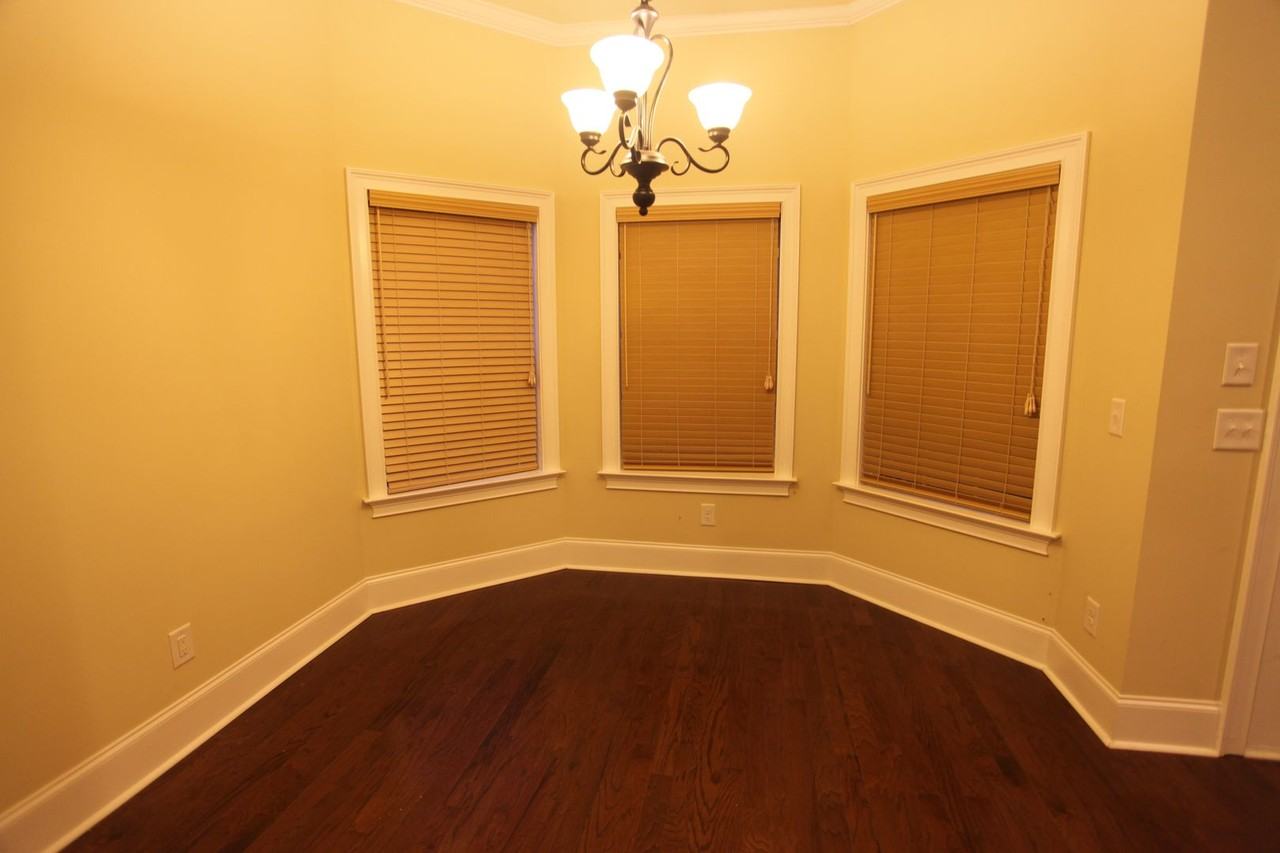 693 Banbury St - Photo 3 of 21