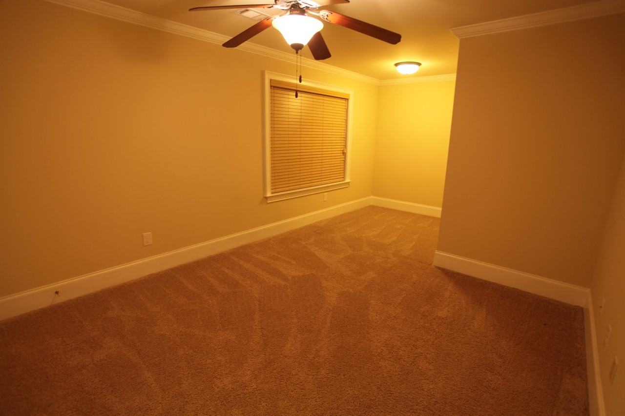 693 Banbury St - Photo 6 of 21