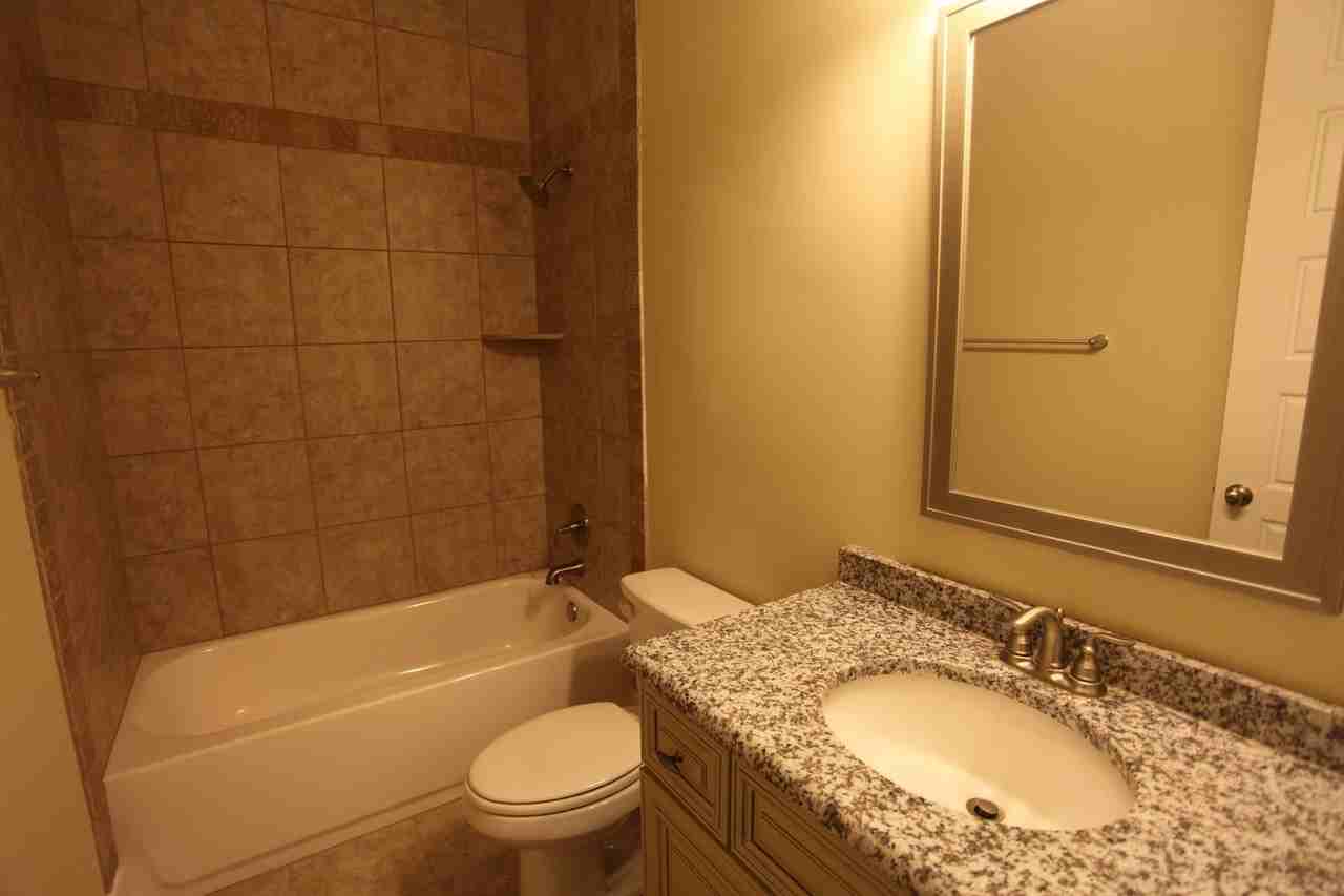 693 Banbury St - Photo 3 of 21