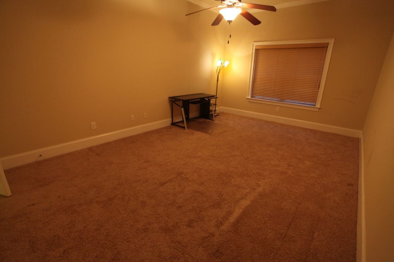 693 Banbury St - Photo 7 of 21