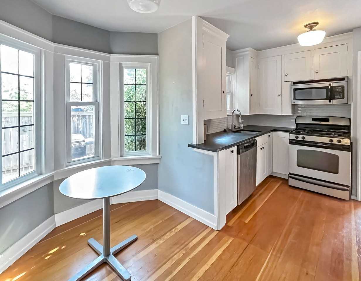 2517 Ne 65th St - Photo 6 of 12