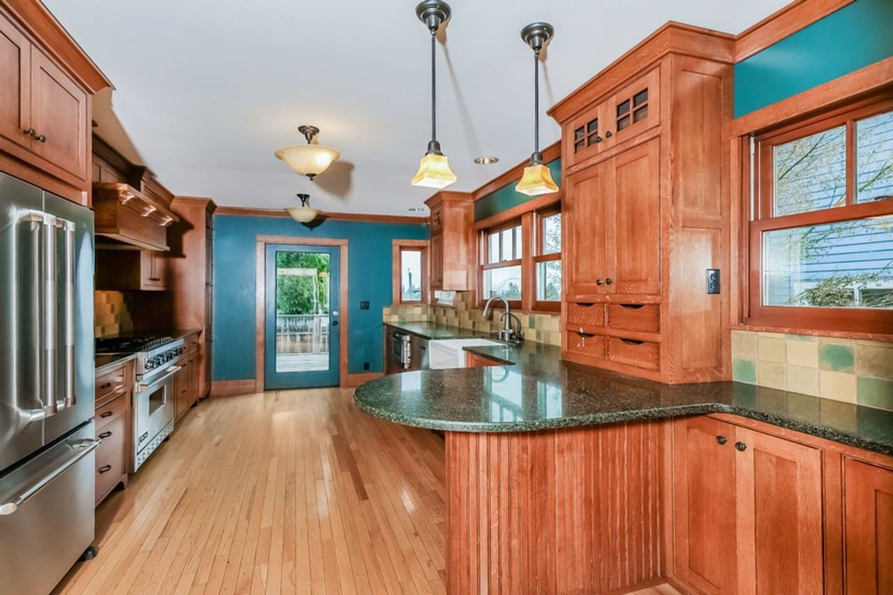 7048 17th Ave Ne - Photo 6 of 29