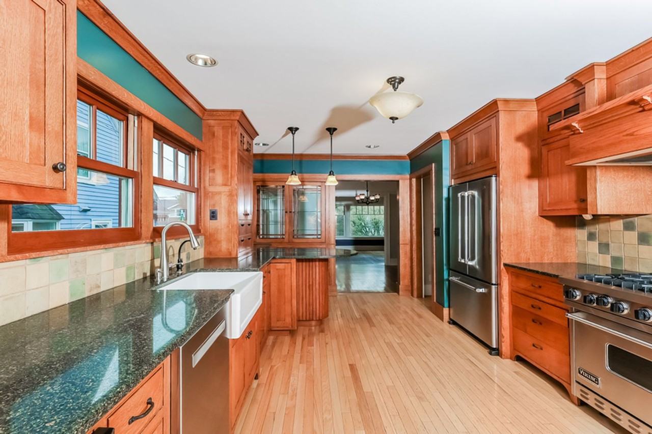 7048 17th Ave Ne - Photo 7 of 29