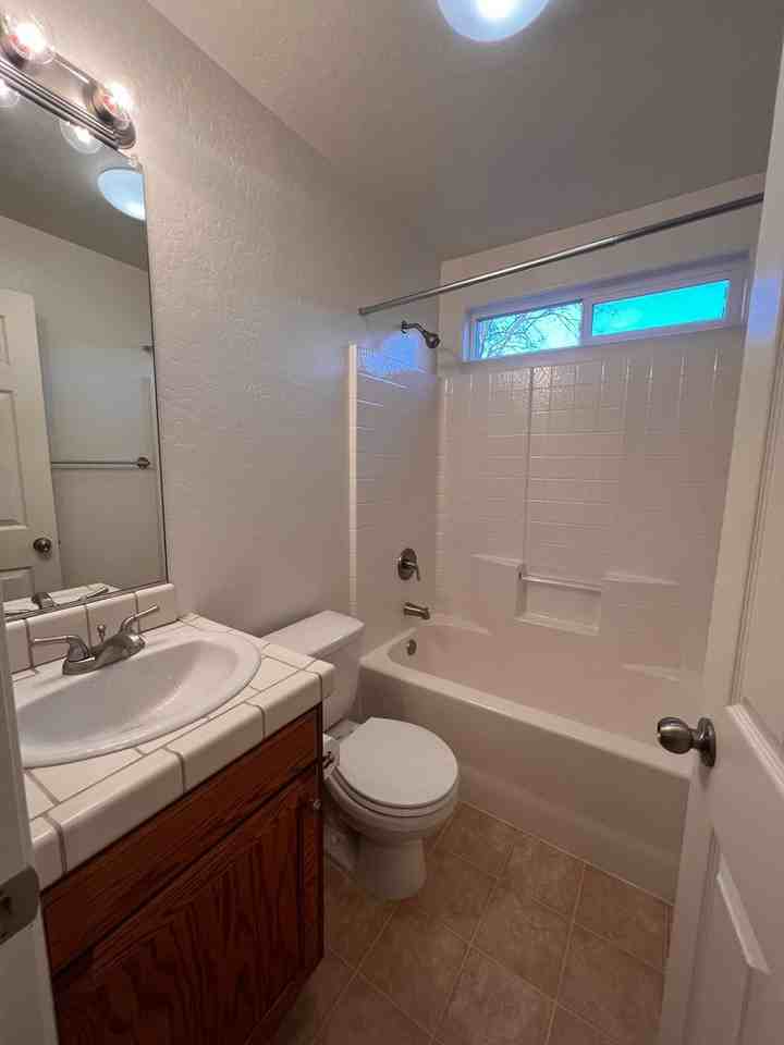 1003 W Westmont Ct - Photo 7 of 14