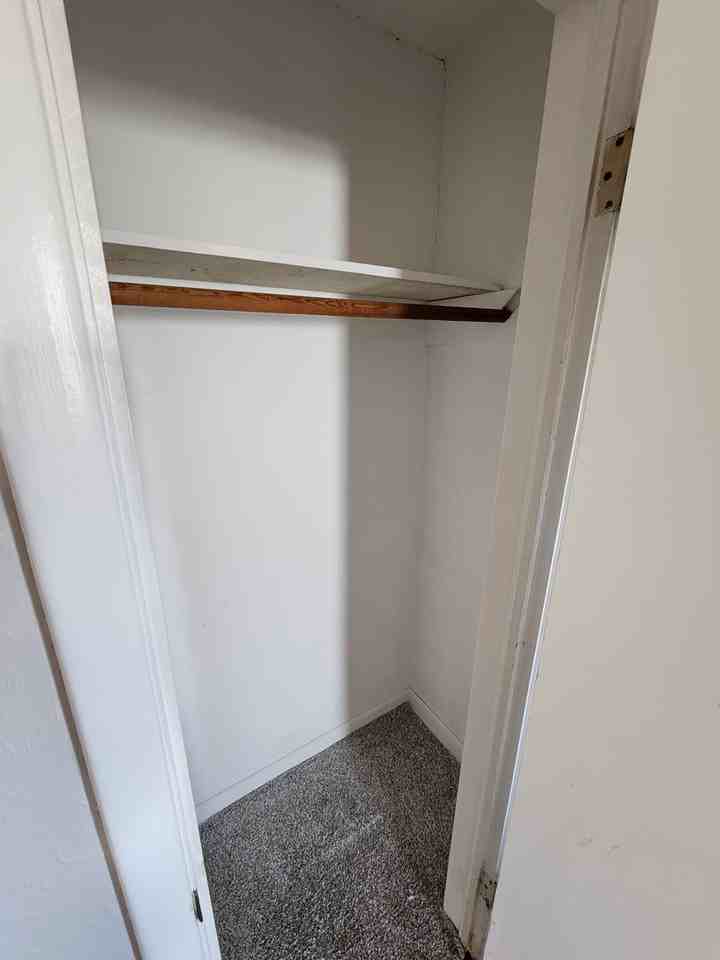 1950 S Collinson Ave - Photo 6 of 33