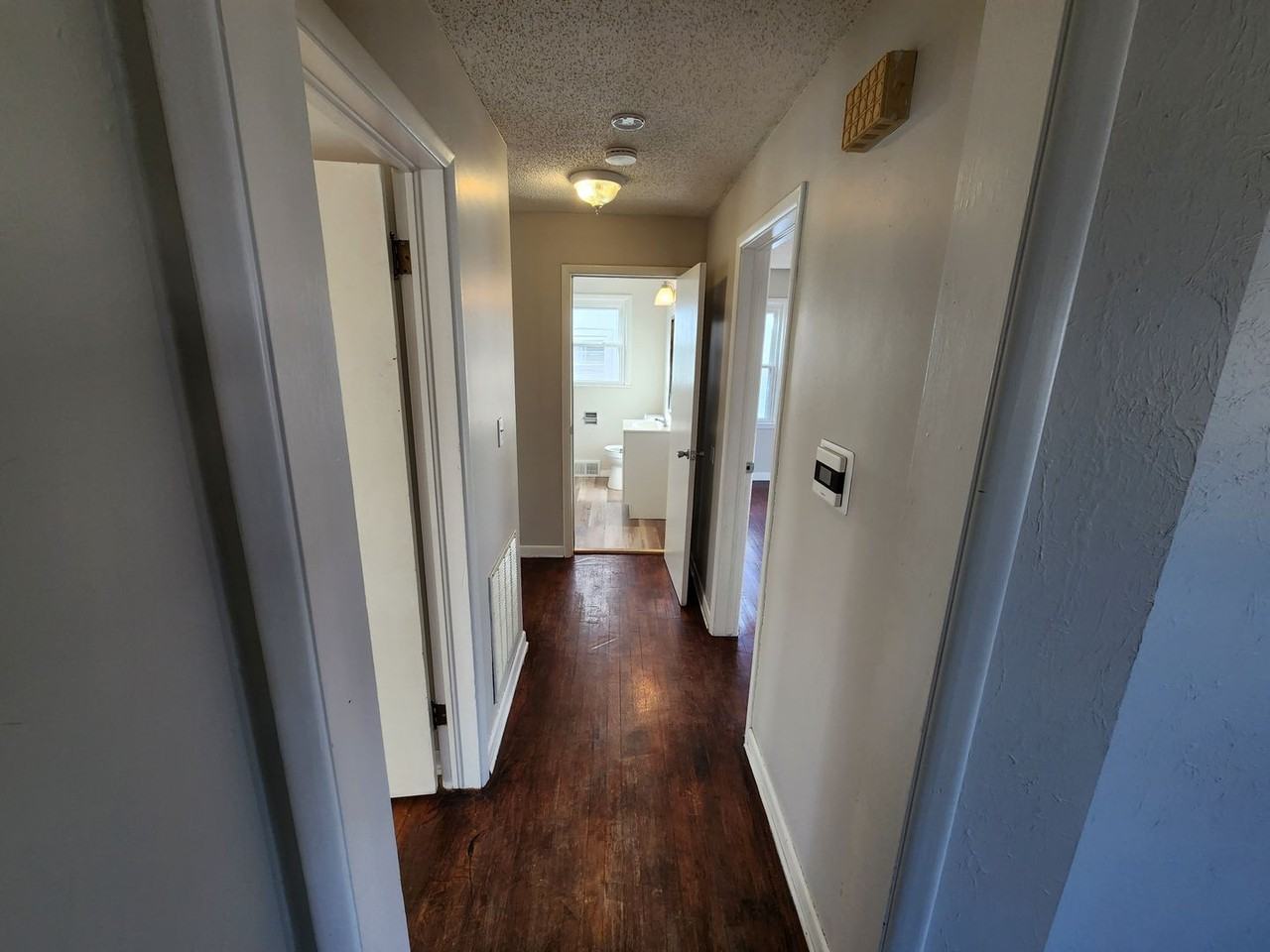 1950 S Collinson Ave - Photo 7 of 33