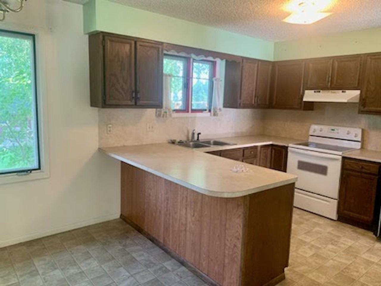 1223 Reece Dr - Photo 3 of 33