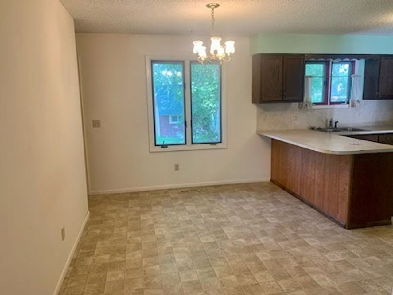 1223 Reece Dr - Photo 4 of 33