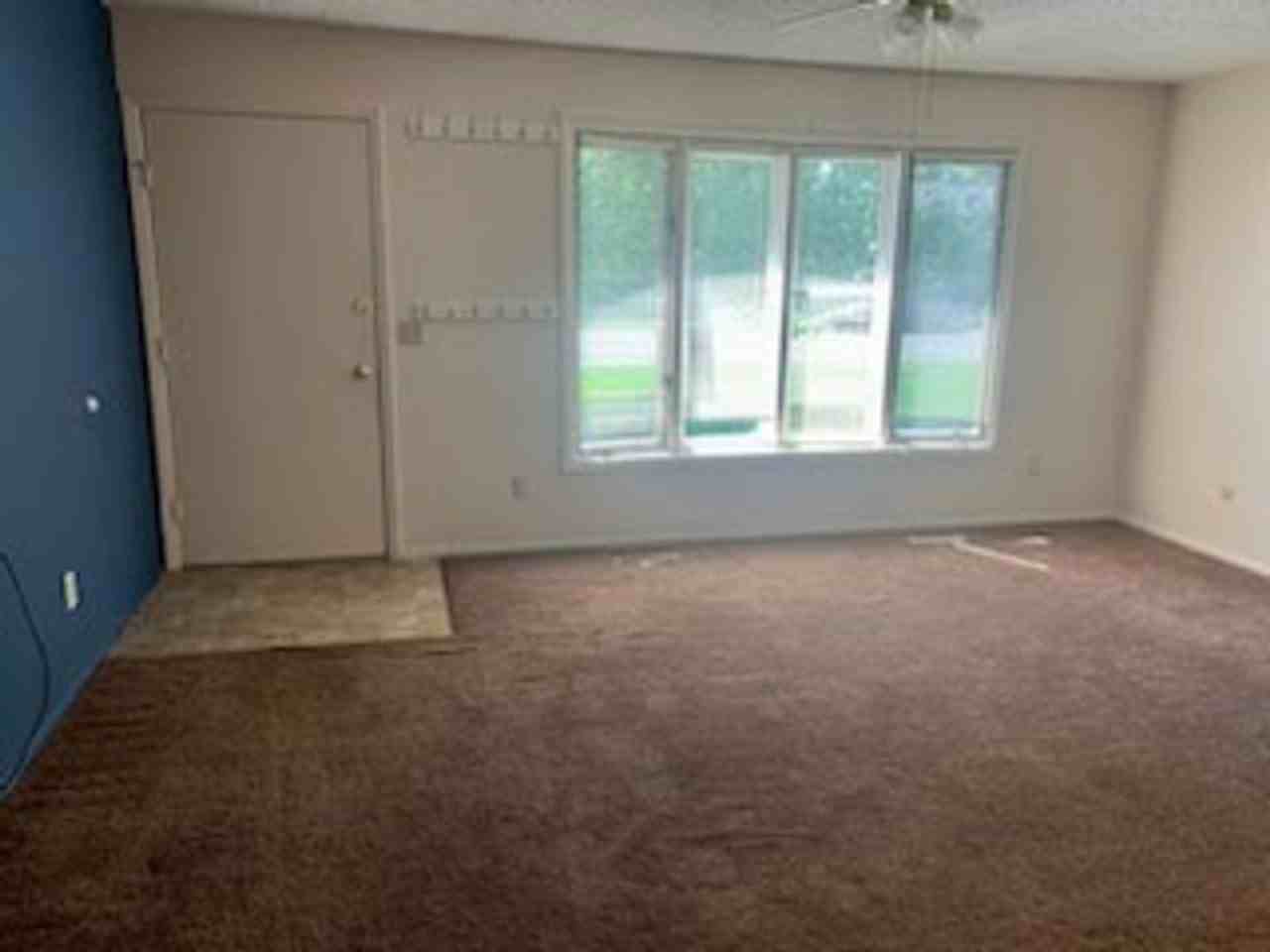 1223 Reece Dr - Photo 5 of 33