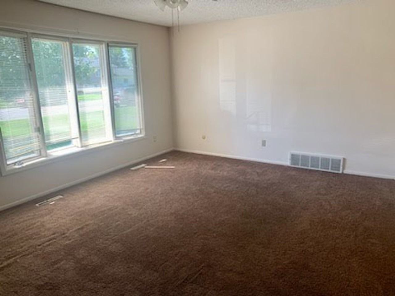 1223 Reece Dr - Photo 6 of 33