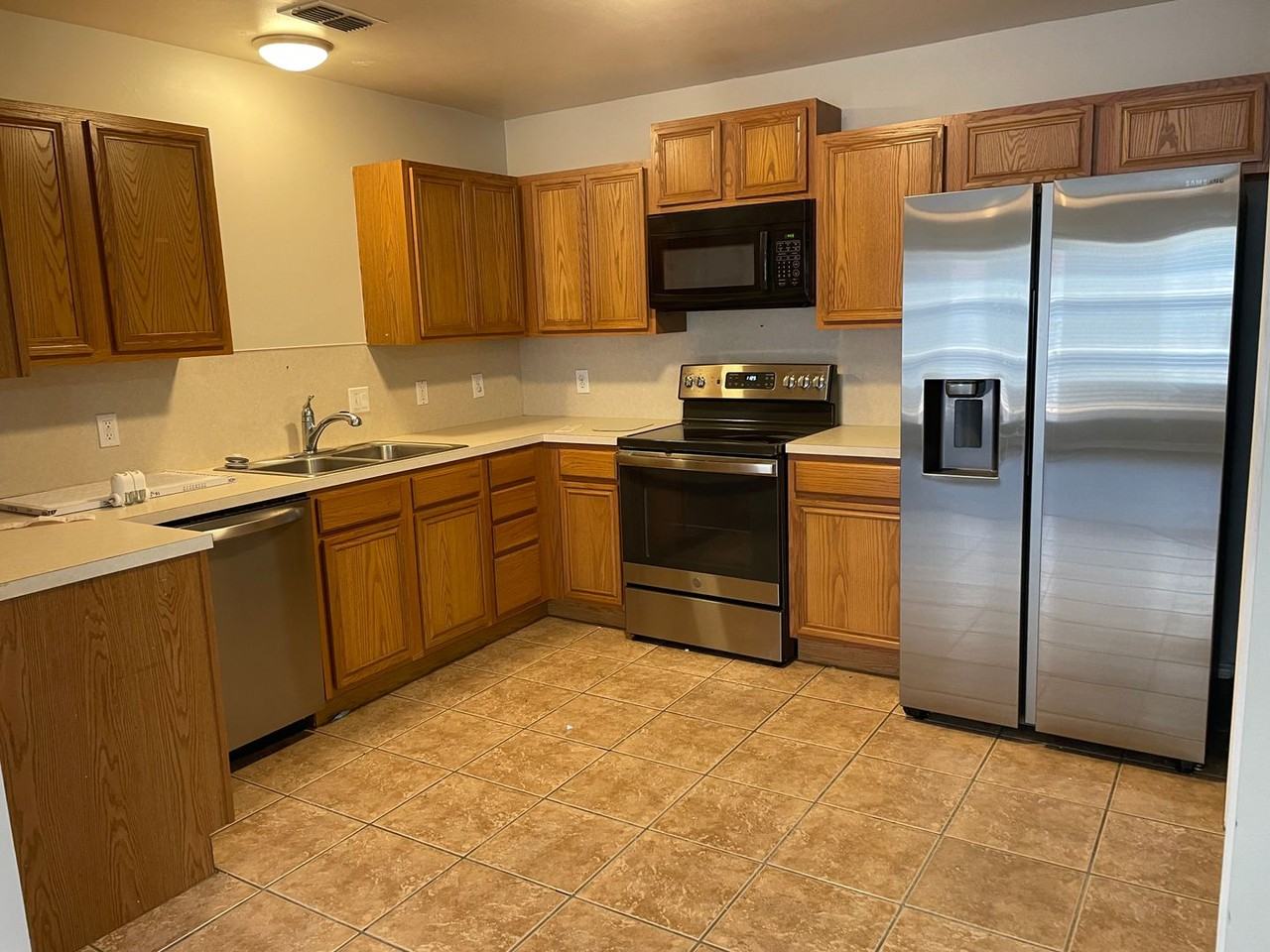 706 N Englewood Ave - Photo 4 of 13