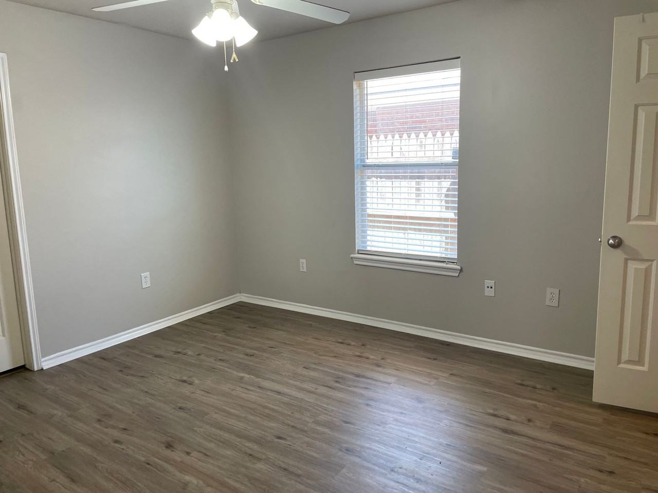 706 N Englewood Ave - Photo 6 of 13