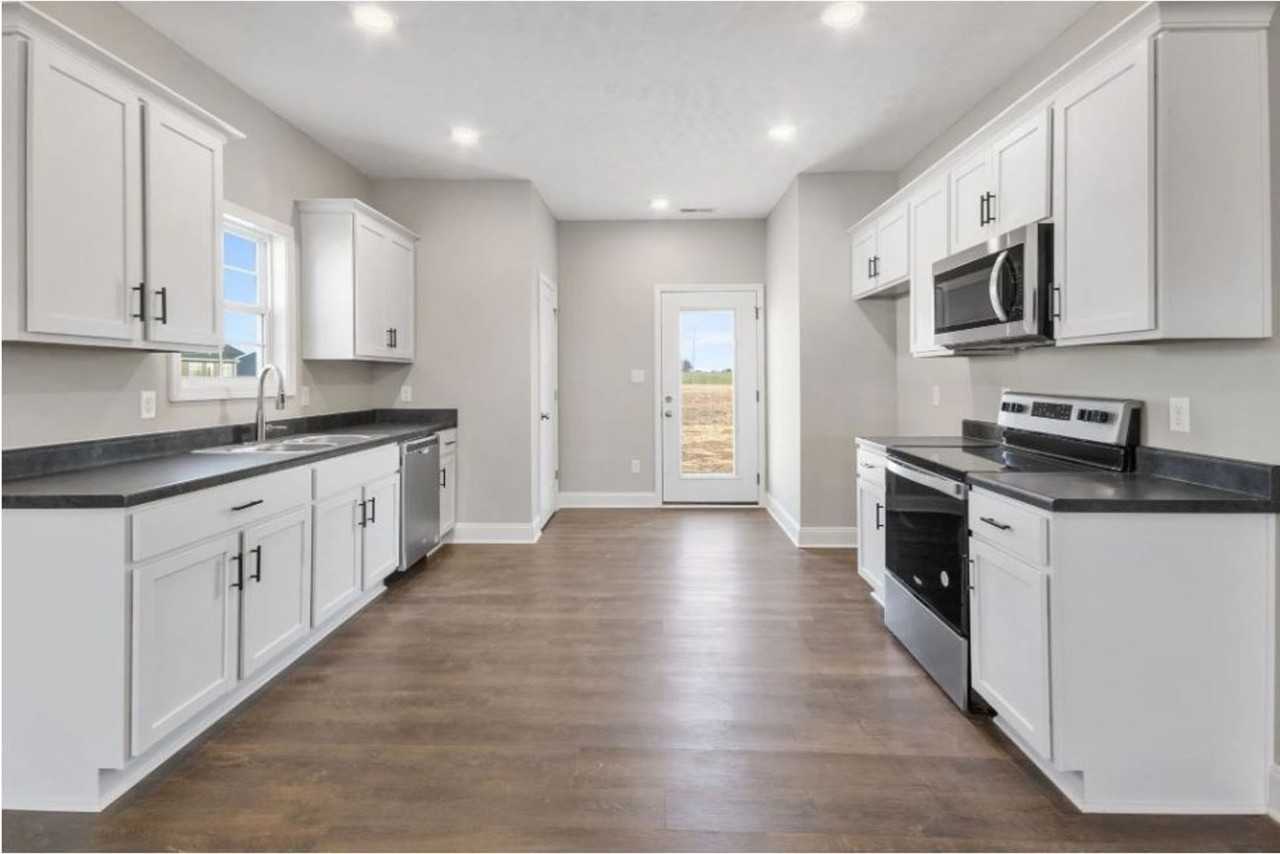 406 St George Way - Photo 3 of 41