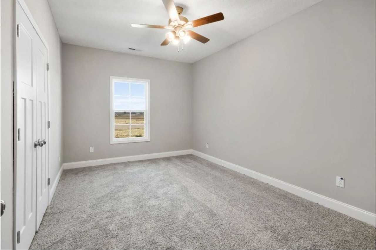 406 St George Way - Photo 4 of 41