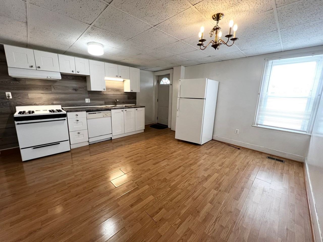 143 William St - Photo 2 of 22