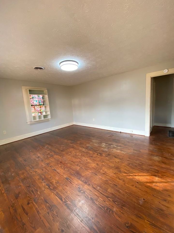 202 Francis St E - Photo 4 of 11