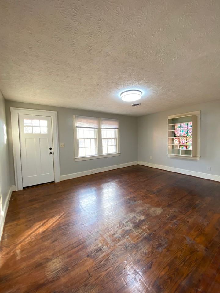 202 Francis St E - Photo 5 of 11