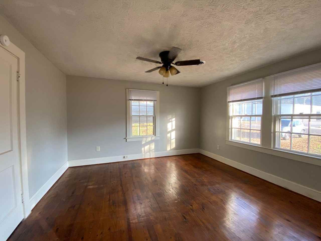 202 Francis St E - Photo 6 of 11