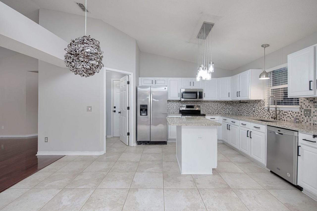 4268 Lancaster Dr - Photo 3 of 40