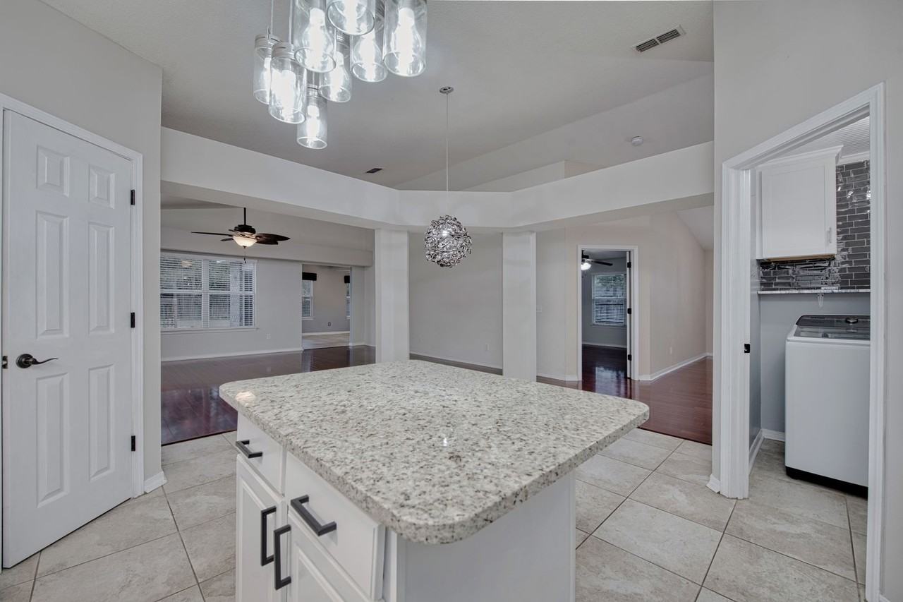 4268 Lancaster Dr - Photo 4 of 40