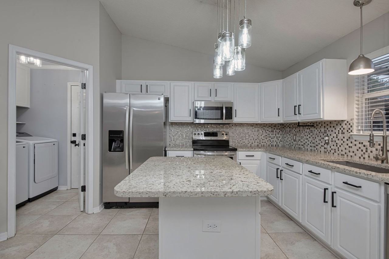 4268 Lancaster Dr - Photo 5 of 40