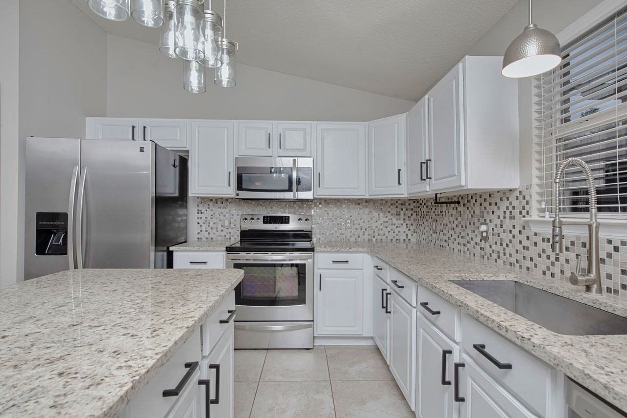 4268 Lancaster Dr - Photo 6 of 40