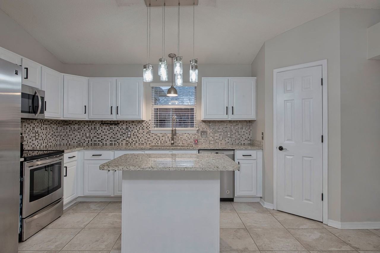 4268 Lancaster Dr - Photo 7 of 40