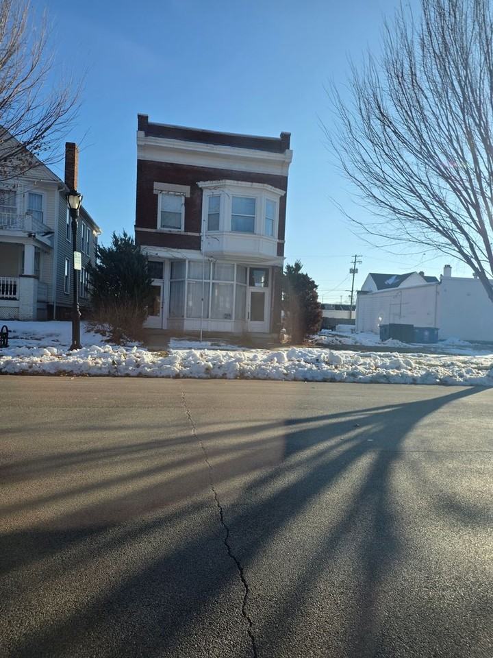 622 S 8th St - Photo 2 of 7