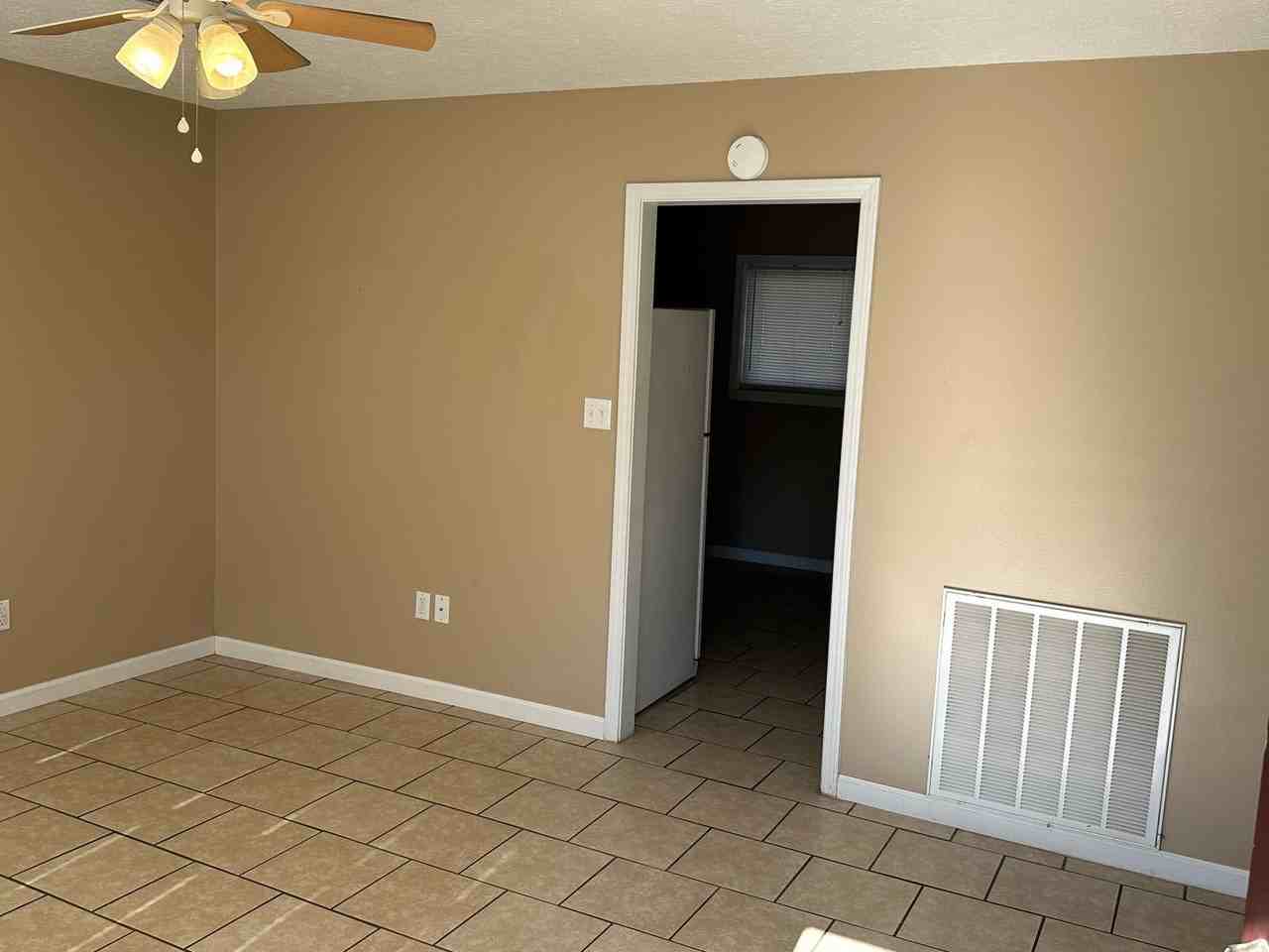 718 Forbes Dr - Photo 2 of 6