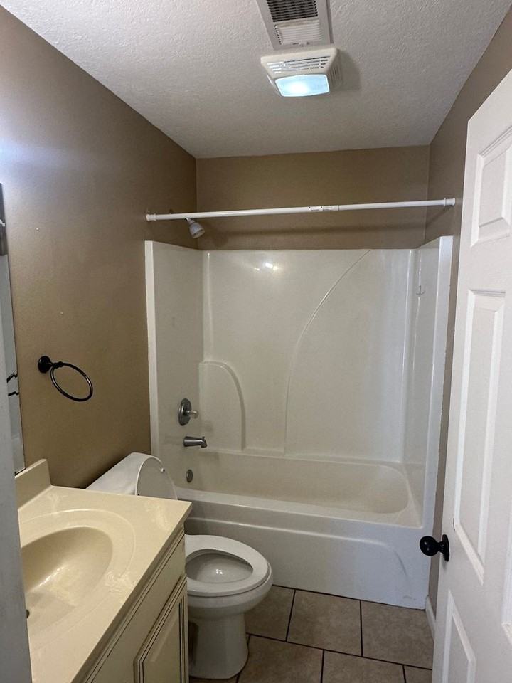 718 Forbes Dr - Photo 4 of 6