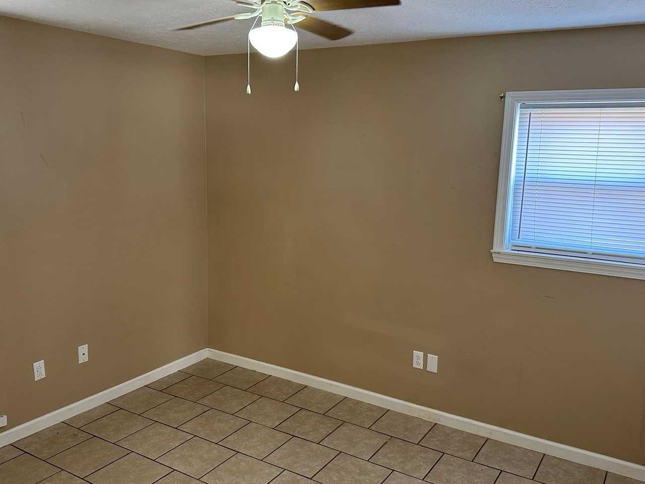 718 Forbes Dr - Photo 5 of 6