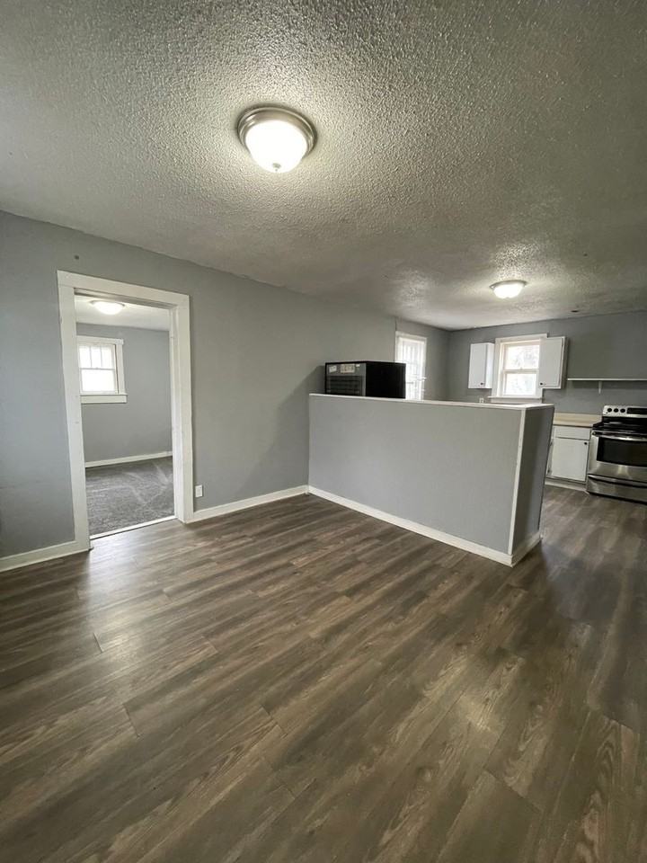 215 E Copley Ave - Photo 2 of 11