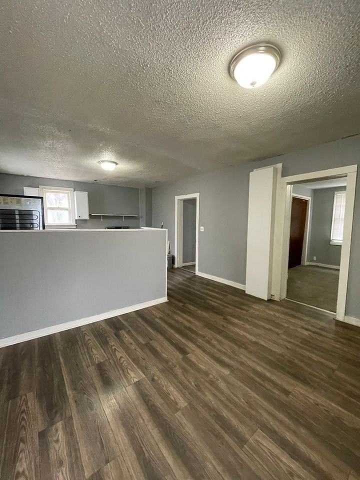 215 E Copley Ave - Photo 3 of 11