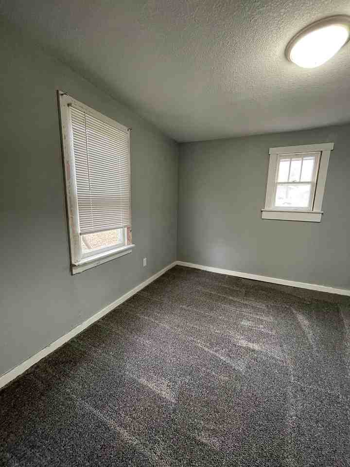 215 E Copley Ave - Photo 4 of 11