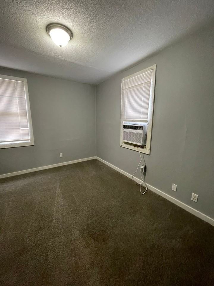 215 E Copley Ave - Photo 6 of 11