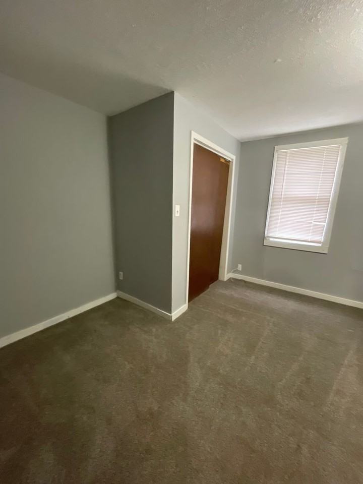 215 E Copley Ave - Photo 7 of 11